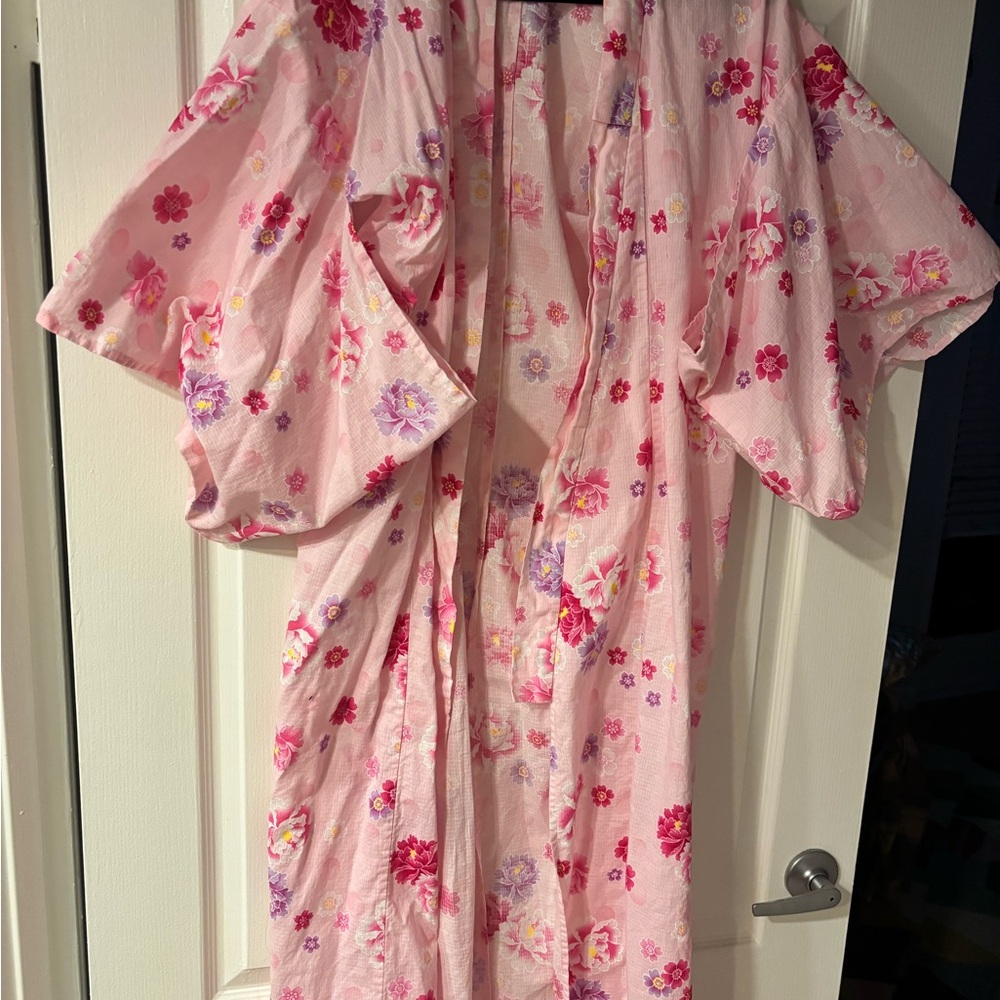 Osaka Japan Pink floral yukata-style kimono robe